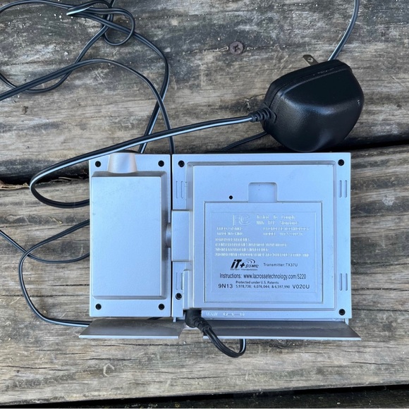 LA CROSSE TECHNOLOGY PROJECTING ALARM CLOCK - Picture 4 of 8